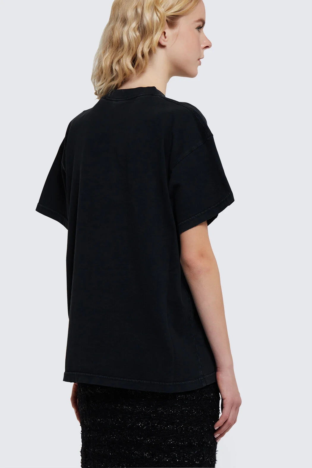 msj_OYe0naV6u9exo17aT-SHIRT%20BALENCIAGA%20NERA%20BE%20DIFFERENT%202.webp