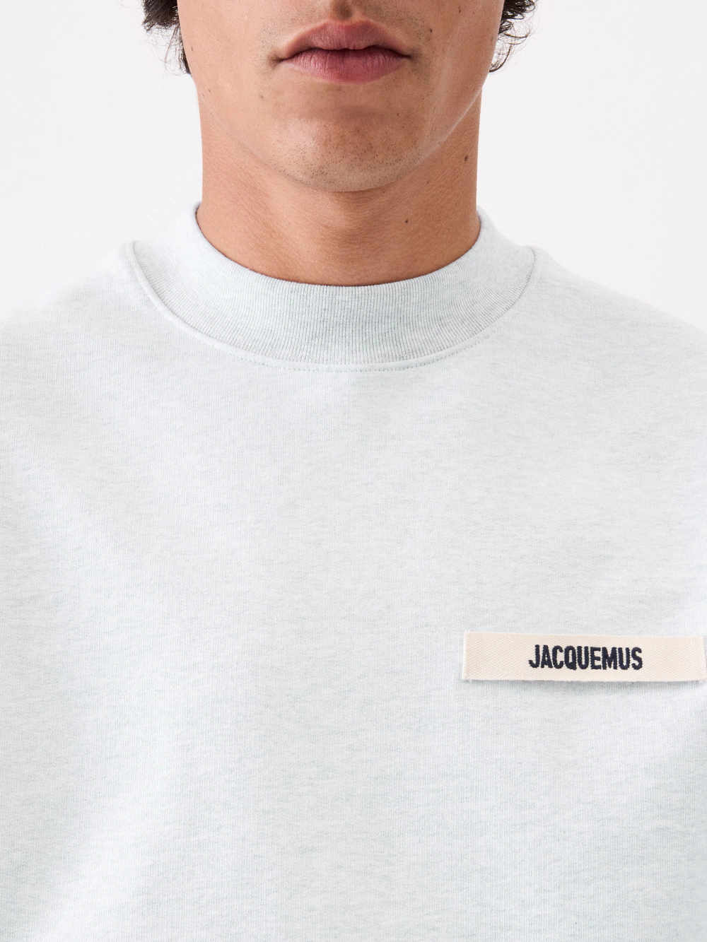 msj_mb8jc25uF22K4DO6FELPA%20JACQUEMUS%20GRIGIA%203.webp